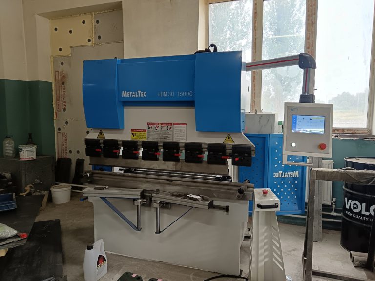 Подробнее о статье Гибка листового металла в Смоленске: как получить идеальный угол без трещин